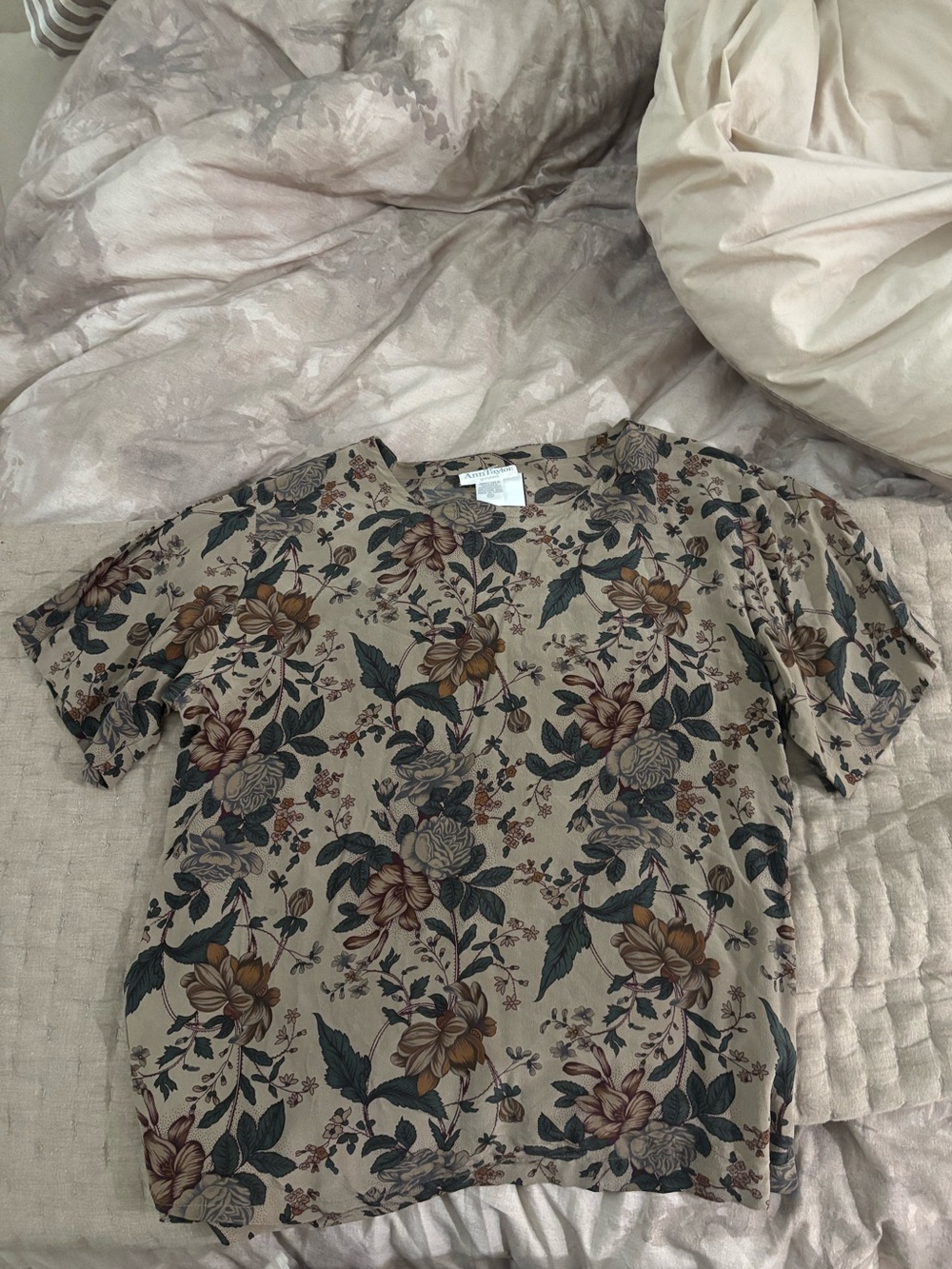 Ann Taylor Studio 100% Silk Floral Short Sleeve Blouse